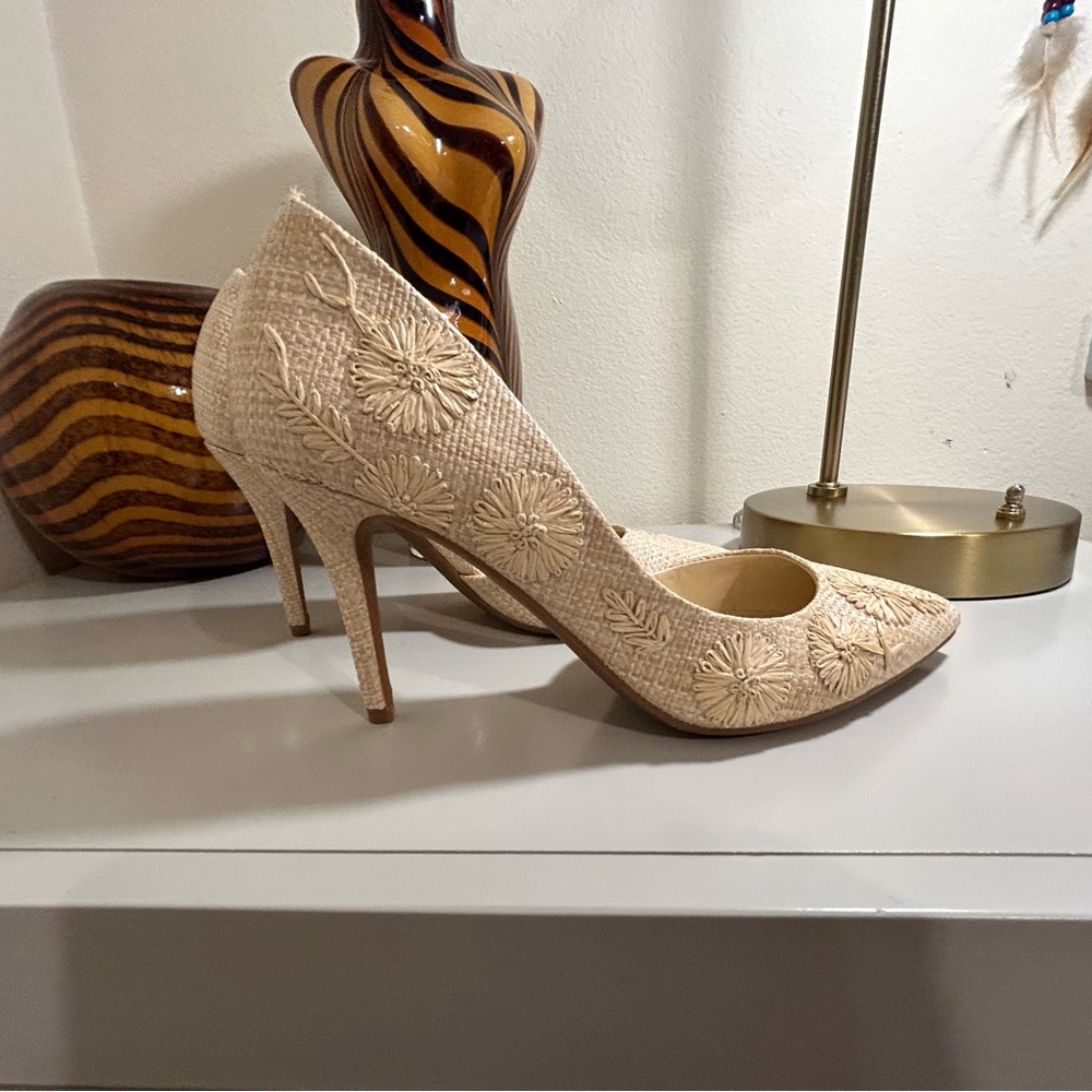 Jessica Simpson Neutral High Heels 9.5